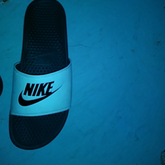 Nike slides men or women - Picture 2 of 5